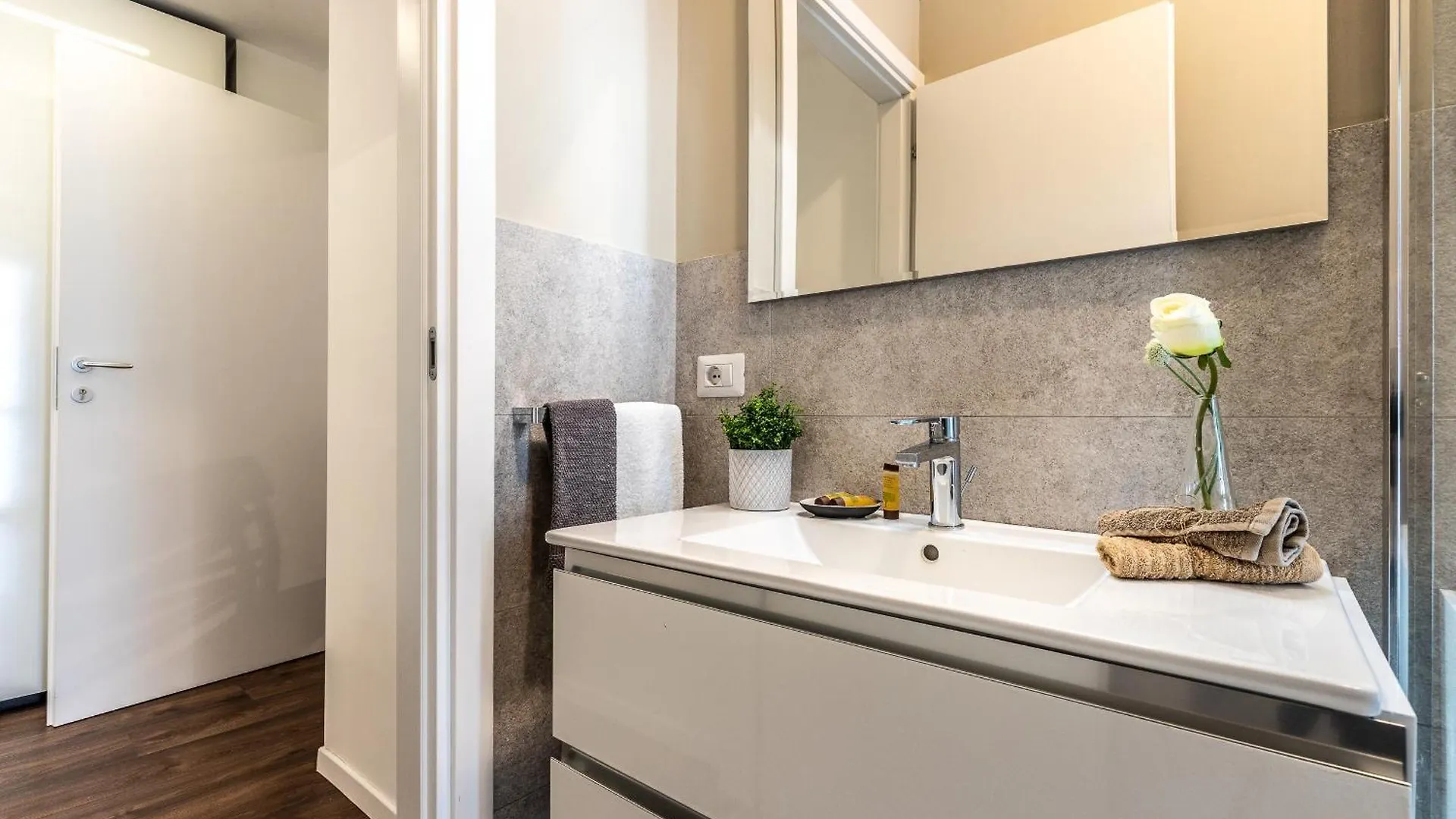 Stayeasy Cavalcanti - 3 Bedrooms, 2 Baths - Central Station 밀라노